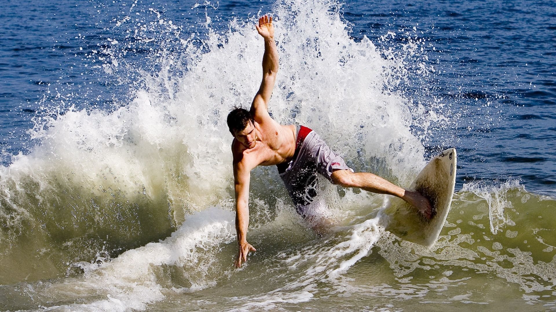 一秒崩塌，本泽马替补登场，巴萨防线为何溃不成军？一秒崩塌，本泽马替补登场，巴萨防线为何溃不成军？
